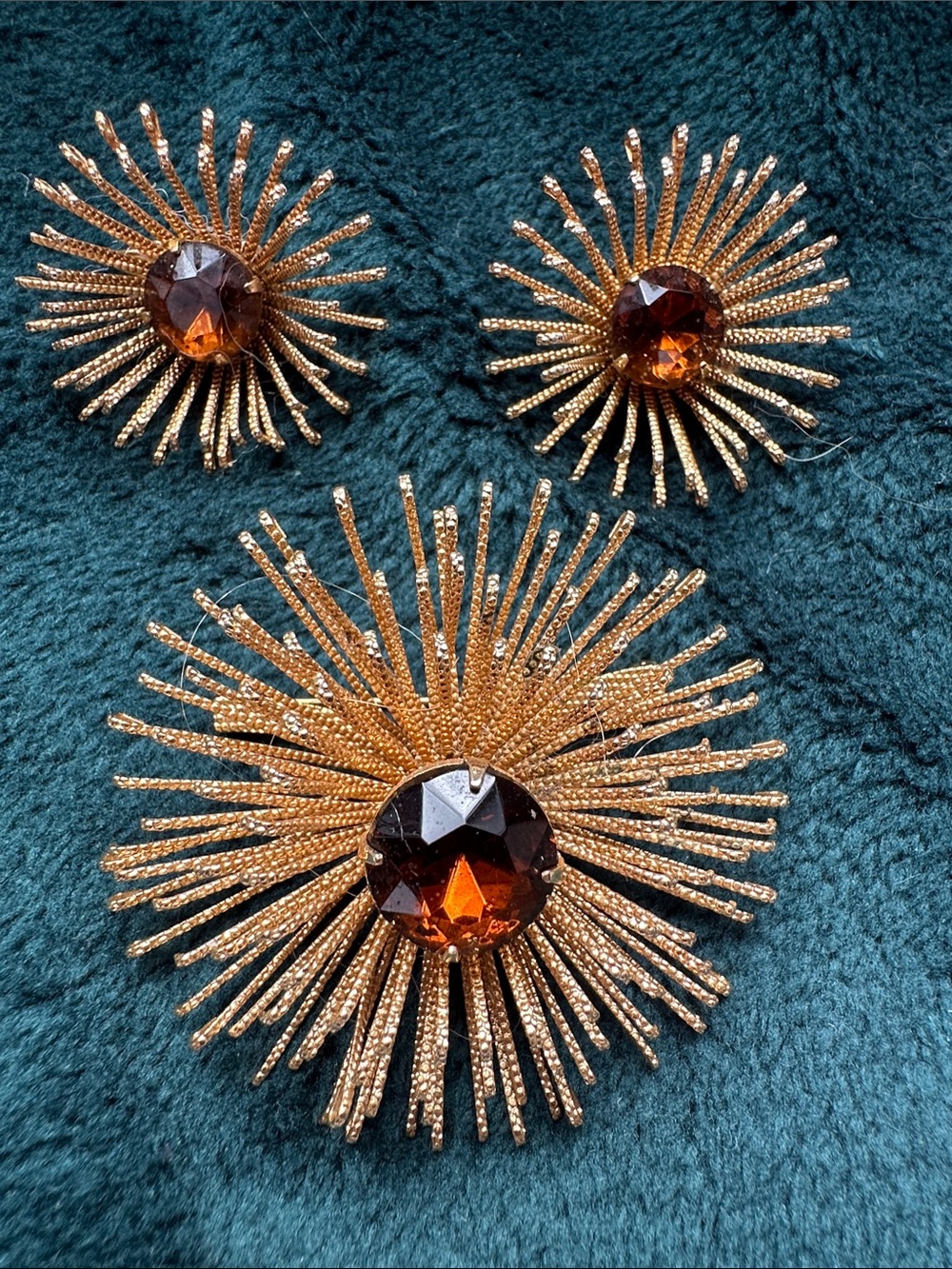 Vintage 1960s signed Sarah Coventry sunburst/atomic brooch and clip-on earrings